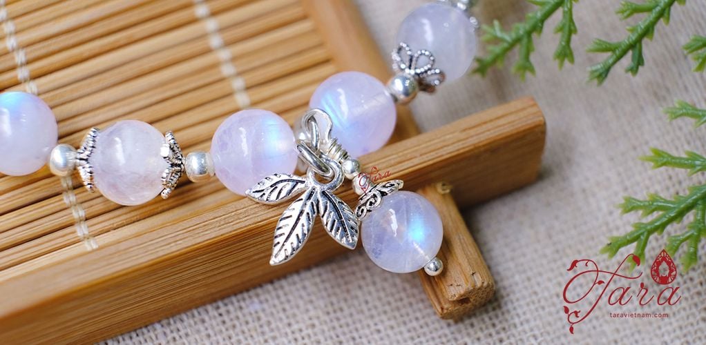 Moonstone - Viên Đá Của Những Ước Mơ