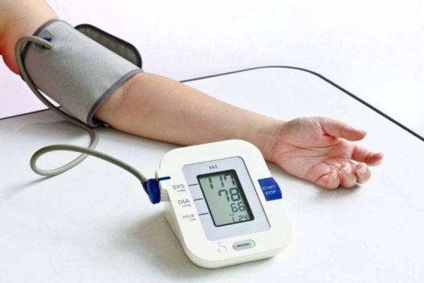 máy đo huyết áp điện tử giá bao nhiêu
