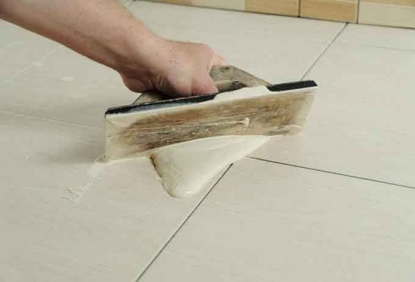 Sử dụng keo chà ron