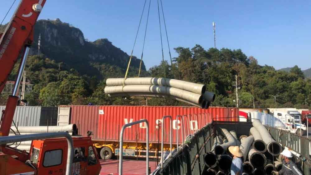Ống bố thép tại công trường