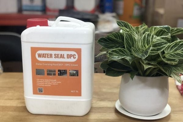 Dùng dung dịch Water Seal DPC xử lý tường ẩm mốc