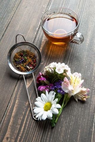 TRIỆU CHỨNG TIỀN MÃN KINH VÀ GIẢI PHÁP THIÊN NHIÊN TỪ TRÀ DƯỢC PUVI CARE.