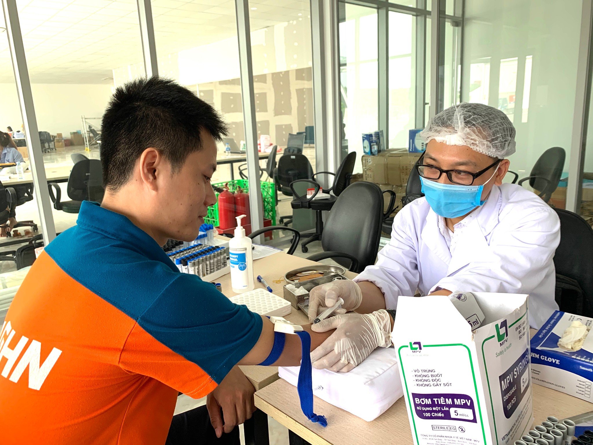 Ngày đầu lấy mẫu xét nghiệm tập trung trên toàn quốc