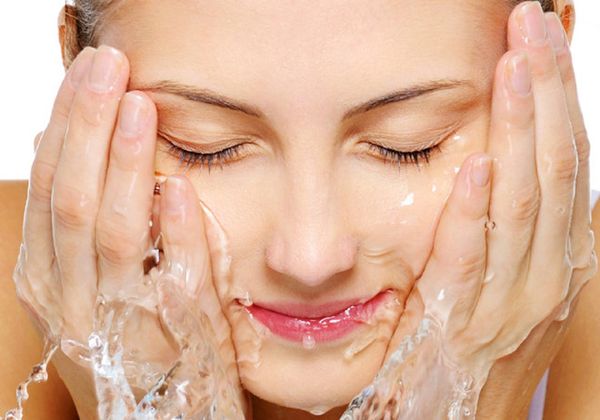 Những sai lầm phổ biến chị em hay mắc phải trong cách làm sạch da mặt –  CÔNG NGHỆ TIÊN PHONG