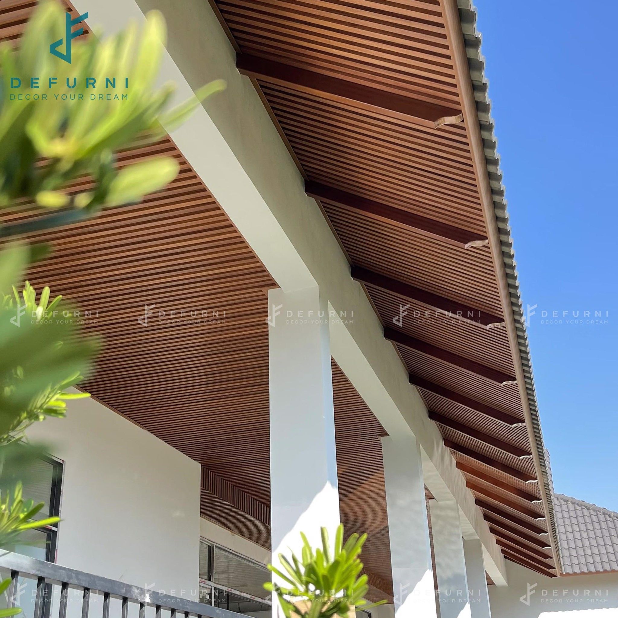 Trần gỗ là gì? Xu hướng ốp trần gỗ nhựa thịnh hành ra sao?