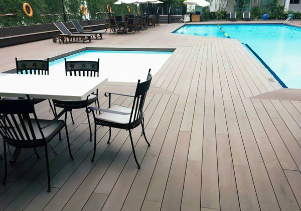 Sàn gỗ nhựa composite lót hồ bơi - May Home