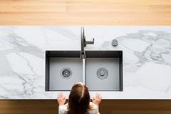 Chậu rửa bát - Cách rửa bát đúng để bảo vệ sức khỏe của bạn