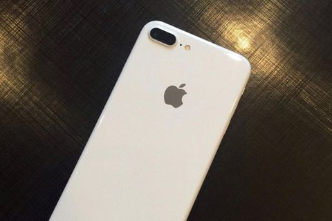 Apple bất ngờ để lộ iPhone 7 