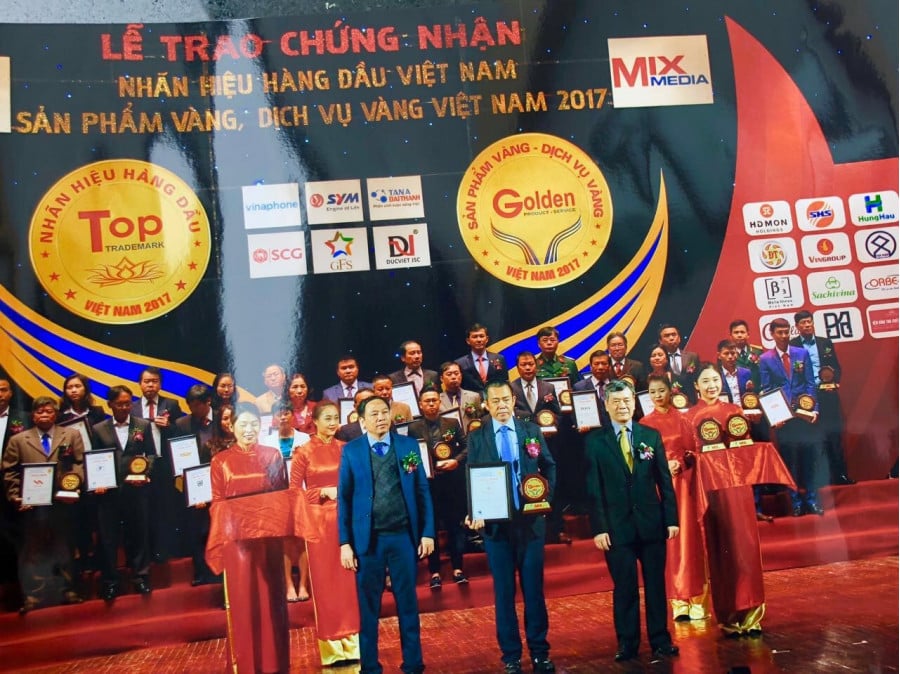 LỄ TRAO CHỨNG NHẬN NHÃN HIỆU HÀNG ĐẦU VIỆT NAM - 2017