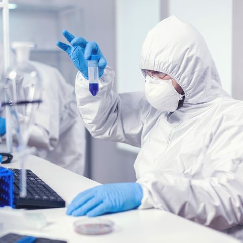 SỰ KHÁC NHAU GIỮA TEST NHANH KHÁNG NGUYÊN VÀ XÉT NGHIỆM REALTIME RT-PCR