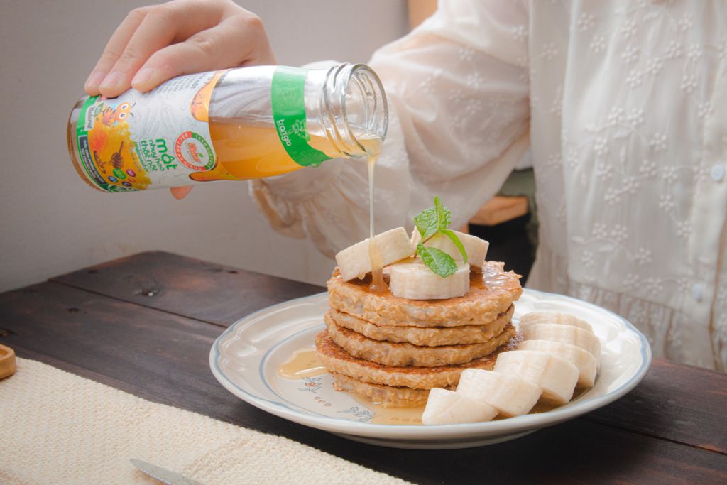 Cách làm bánh  pancake chuối yến mạch cùng lớp mật thốt nốt