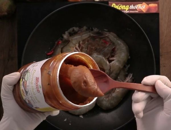 How does pure jaggery taste?