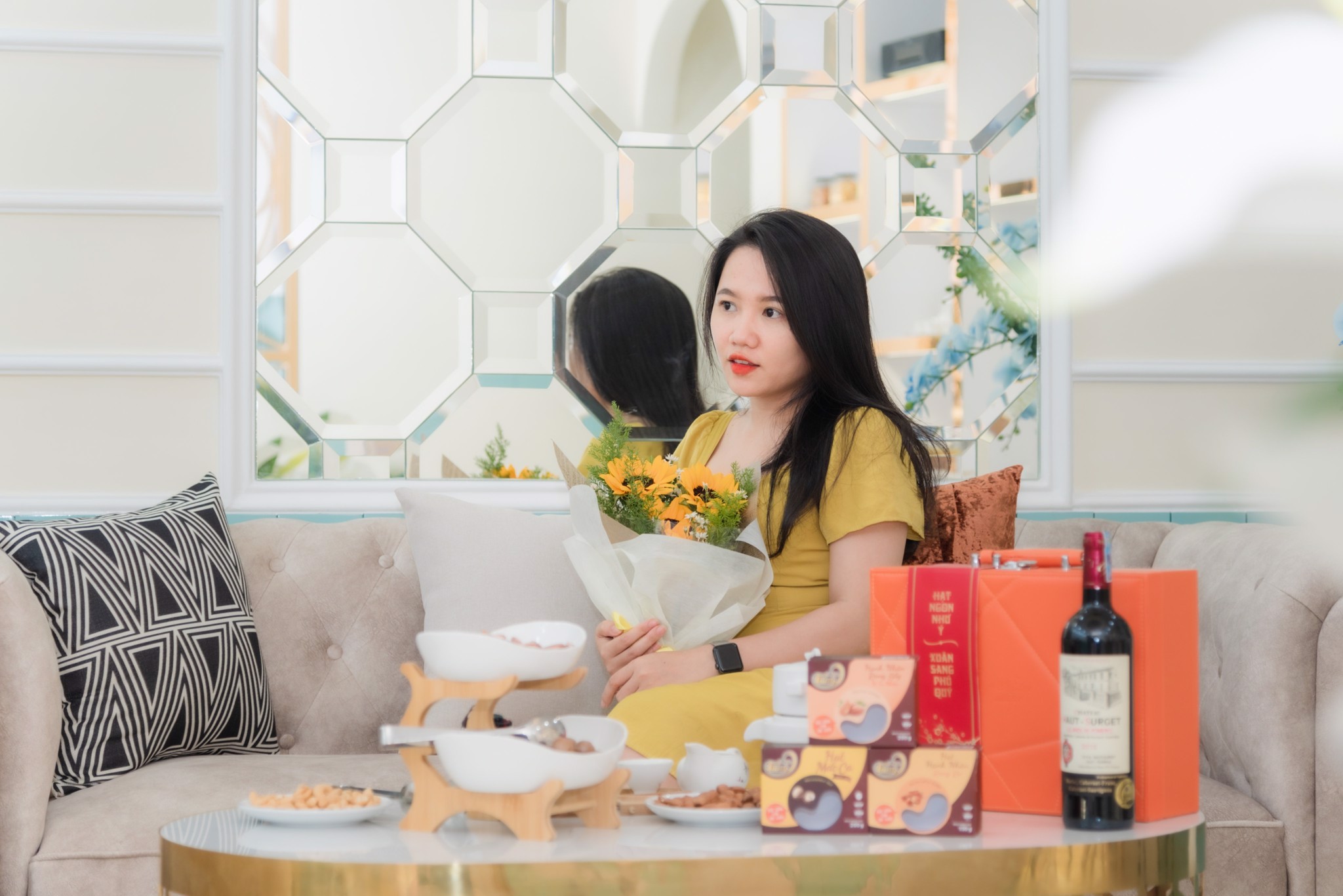 TRAO NHỮNG HỘP QUÀ TẾT YÊU THƯƠNG CHO NHỮNG NGƯỜI THƯƠNG YÊU