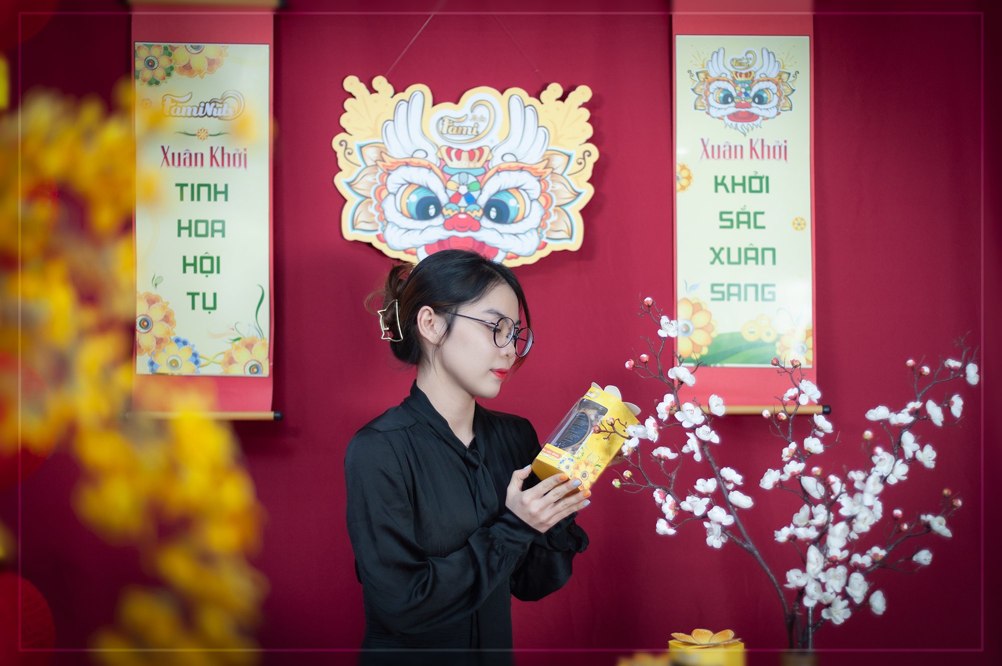 Hộp rượu và hạt ngon cho một món quà tết ý nghĩa