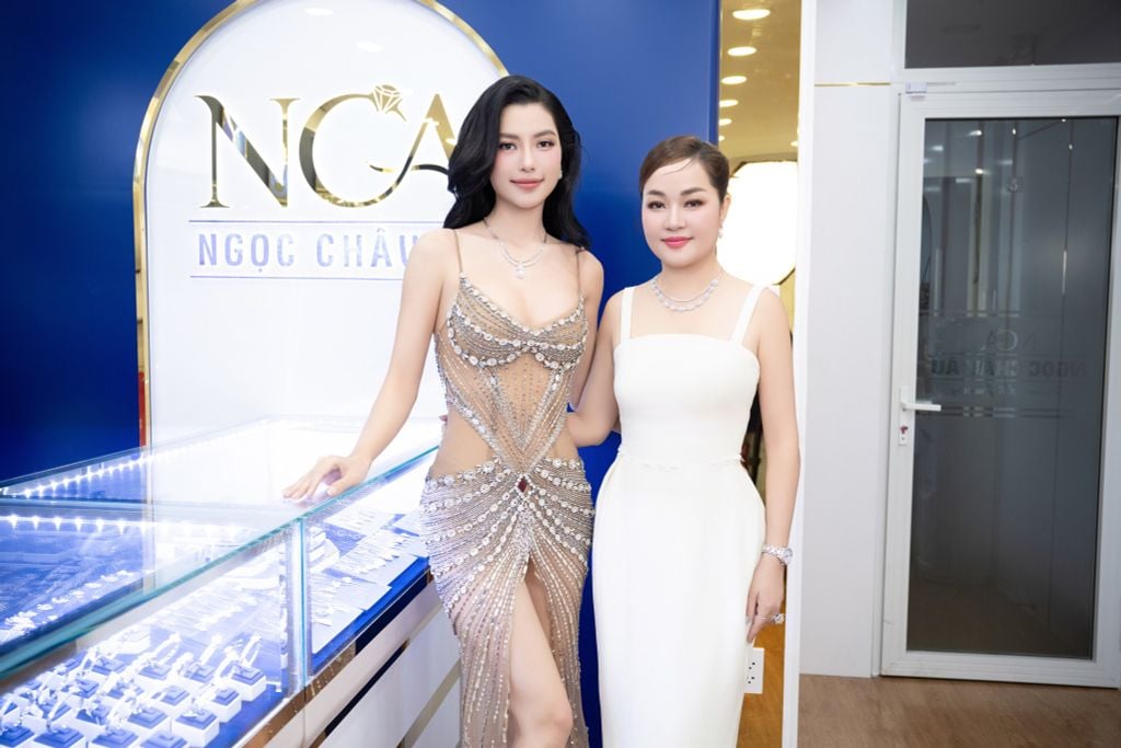 Á HẬU HOÀNG NHUNG VÀ CEO DOANH NHÂN HOA HẬU HOÀNG THANH NGA TẠI SHOWROOM KIM CƯƠNG NGỌC CHÂU ÂU