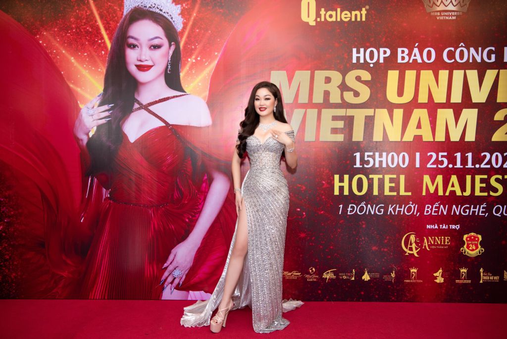 'Bà trùm vương miện' Hoàng Thanh Nga đại diện Việt Nam thi Mrs Universe 2022