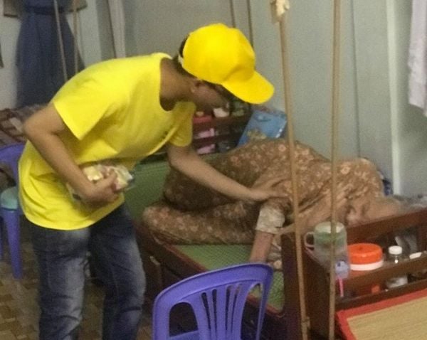 NGỌC YÊU THƯƠNG ghé thăm các cụ già tại Mái Ấm Thiên Ân - Thủ Đức