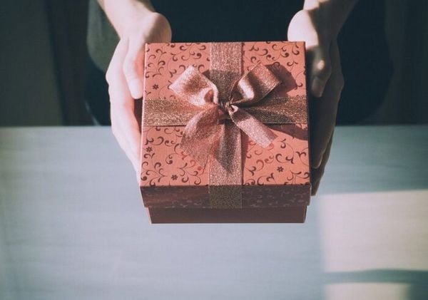 Gợi ý 10 món quà tặng sinh nhật cho bạn gái ý nghĩa tinh tế