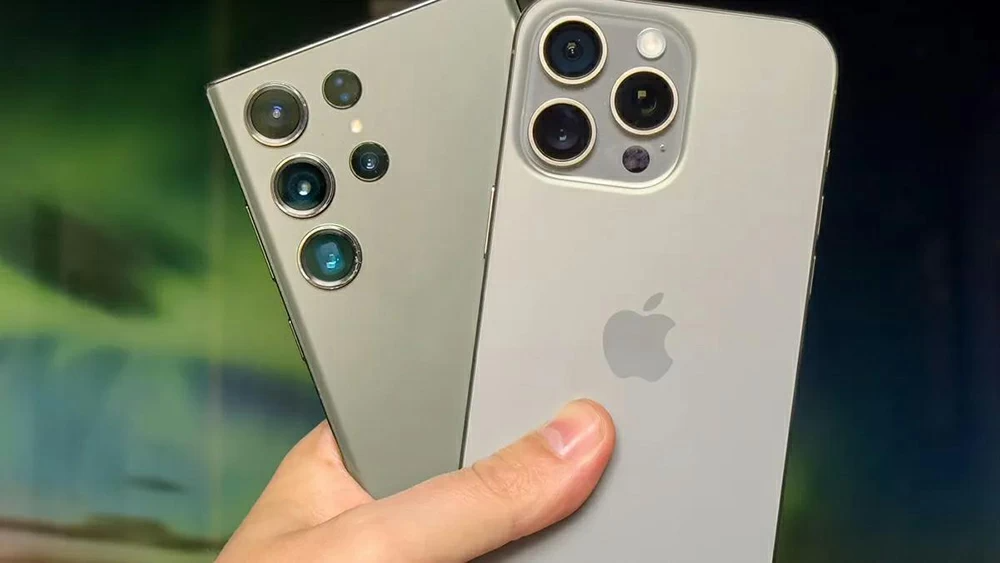 So sánh iPhone 15 Pro Max và Samsung Galaxy S24 Ultra: Kẻ tám lạng, người nửa cân?