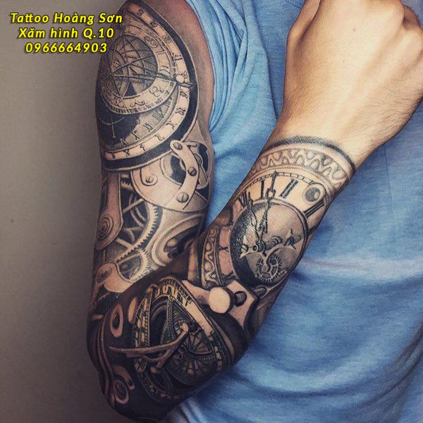 Hình xăm kín tay: Hình xăm kín tay là một lựa chọn thăng hoa cho những người muốn giữ cho việc xăm mình là bí mật. Những hình xăm kín tay chắc chắn sẽ làm bạn ấn tượng.
(Translation: Full sleeve tattoos are a perfect choice for those who want to keep their tattoo a secret. Full sleeve tattoos will definitely leave you impressed.)