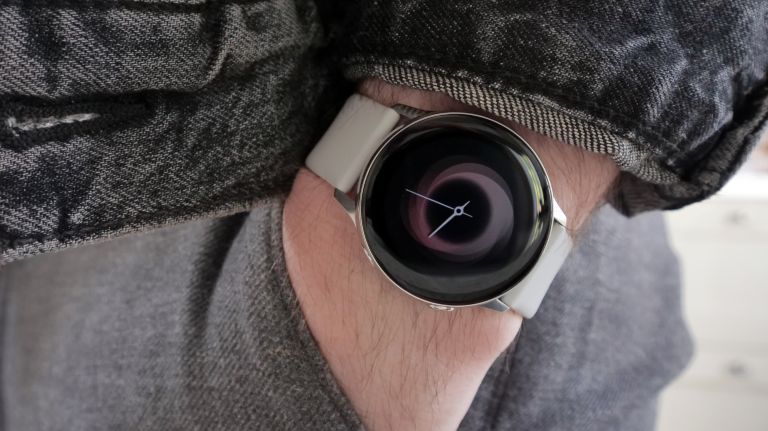 Nên chọn mua đồng hồ truyền thống hay smartwatch?