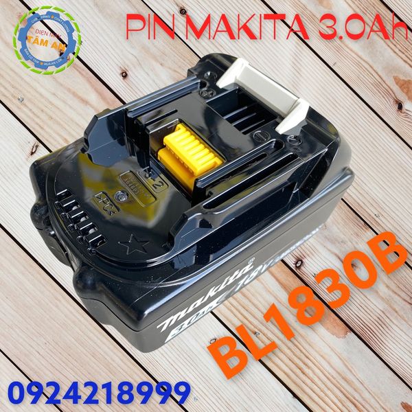 Pin 18V 3.0Ah BL1830B kèm theo bộ PIN SẠC Makita 199994-5