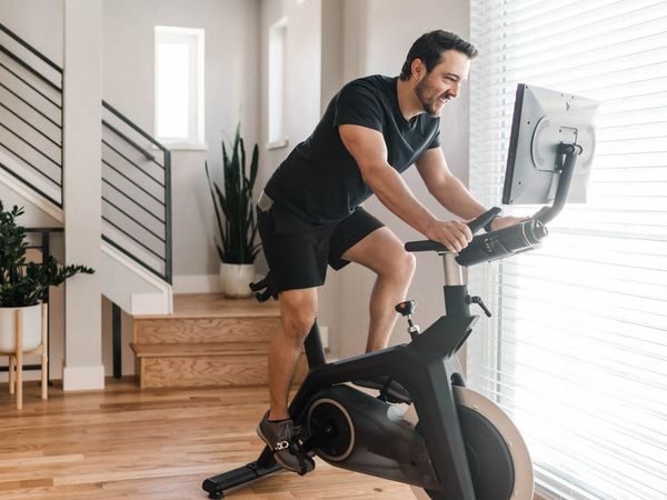 Xe đạp tập thể dục tại nhà gồm có những loại nào? Nên lựa chọn mua xe đạp tập nào?