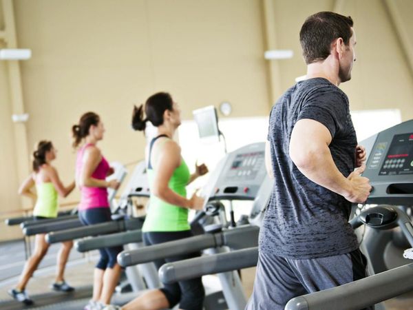 Các mẫu máy chạy bộ điện thương hiệu MOFIT và AGURI có giá thấp chất lượng cao