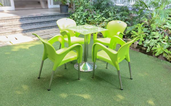 Hướng dẫn cách bảo quản vệ sinh ghế nhựa luôn bền đẹp