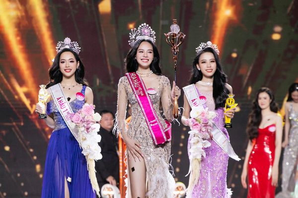 Qui Phúc đồng hành cùng khoảnh khắc đăng quang của Hoa hậu Việt Nam 2022