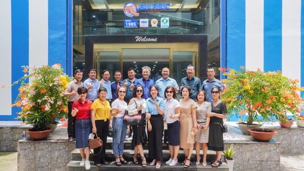 Qui Phúc tiếp đón các Nhà phân phối đến tham quan Công ty