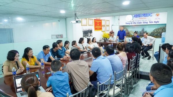 Qui Phúc tiếp đón các Nhà phân phối đến tham quan Công ty