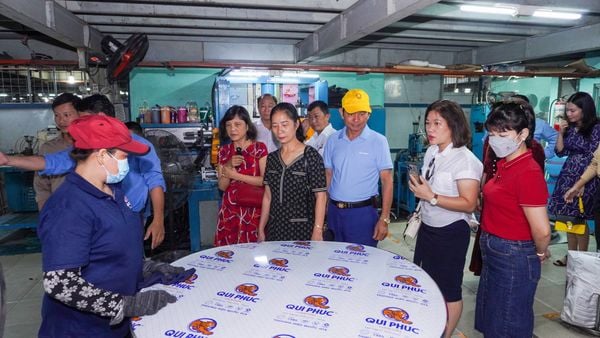 Qui Phúc tiếp đón các Nhà phân phối đến tham quan Công ty