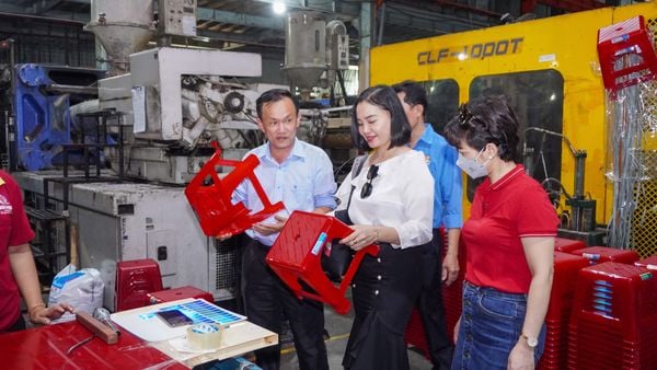 Qui Phúc tiếp đón các Nhà phân phối đến tham quan Công ty