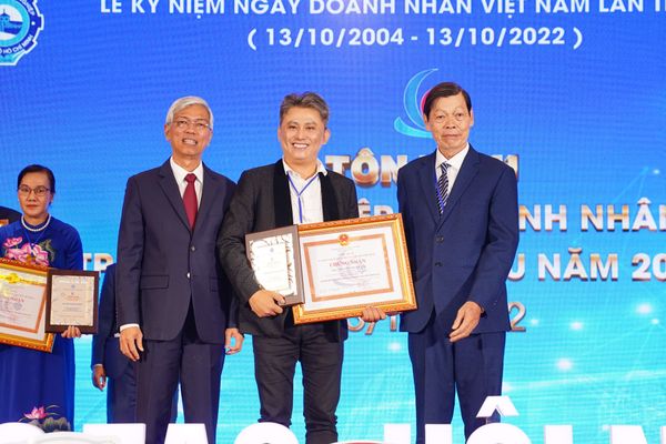 Qui Phúc được UBND TPHCM tặng bằng khen nhân ngày Doanh nhân Việt Nam
