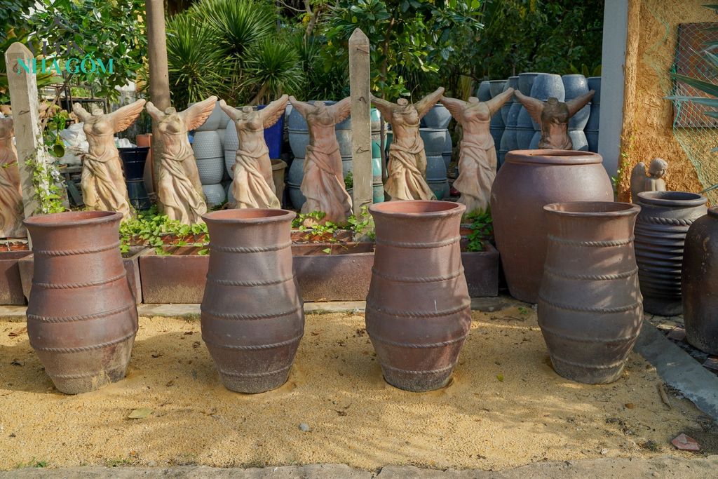 Sản phẩm đẹp nguyên sơ sẽ không còn gặp lại...Gốm khởi nguồn từ đất đen!