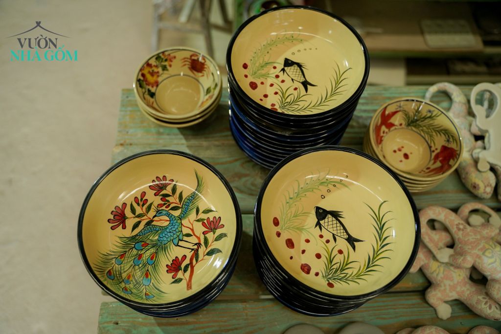 Dĩa hảo vẽ tay theo họa tiết gốm Lái Thiêu, gốm Nam Bộ xưa, triện xưởng Thủ Biên