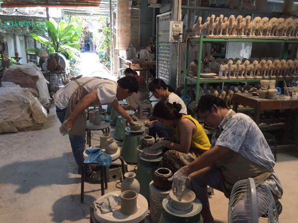 Nhật Ký Học Làm Gốm Dài Hạn | Ngày đầu tiên tham quan Xưởng, nhồi đất và xoay gốm