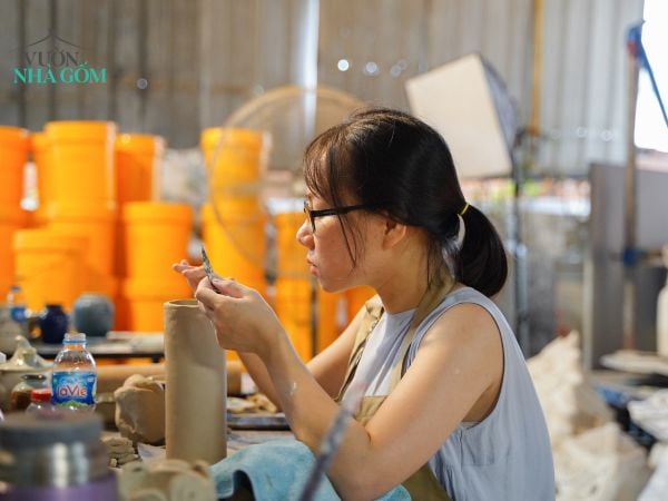 Nhật Ký Học Làm Gốm Dài Hạn | Ngày thứ 12 học viên tạo các sản phẩm nặn gốm khó hơn
