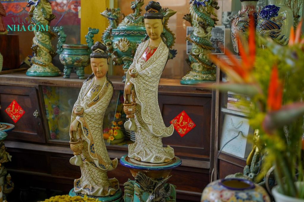 Tuyệt tác gốm mỹ nghệ Biên Hoà - Tượng Quan Âm cầm giỏ dâu.
