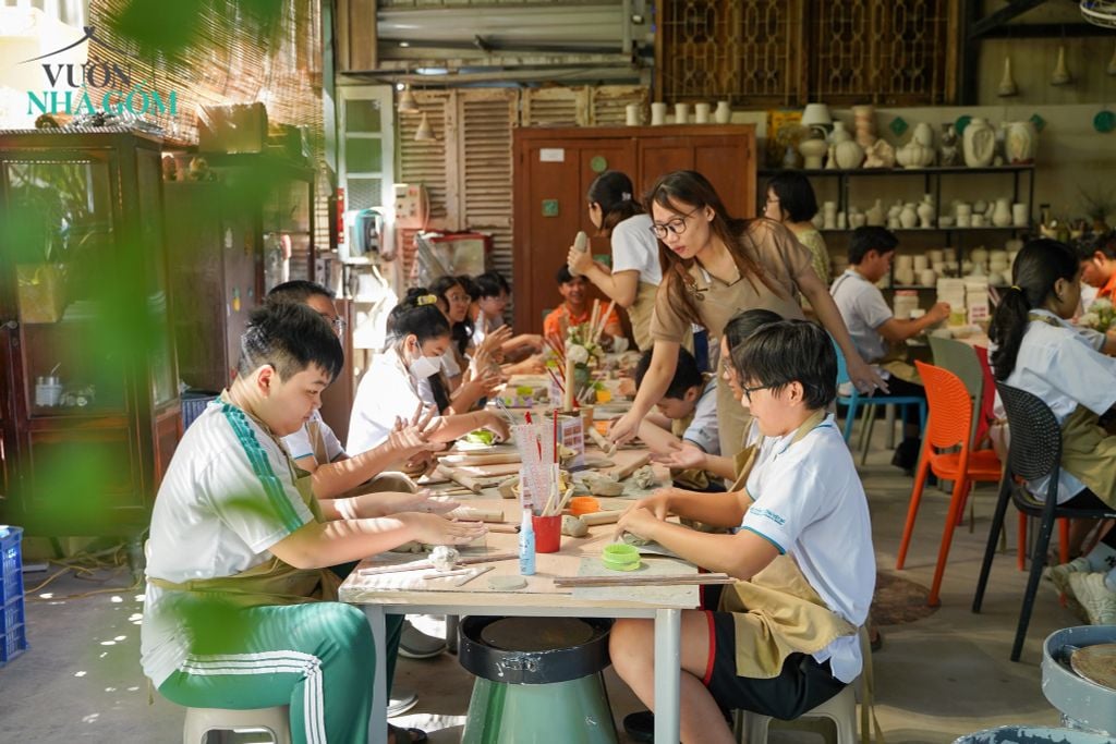 Báo Bình Dương - Mùa hè, em trải nghiệm làm gốm