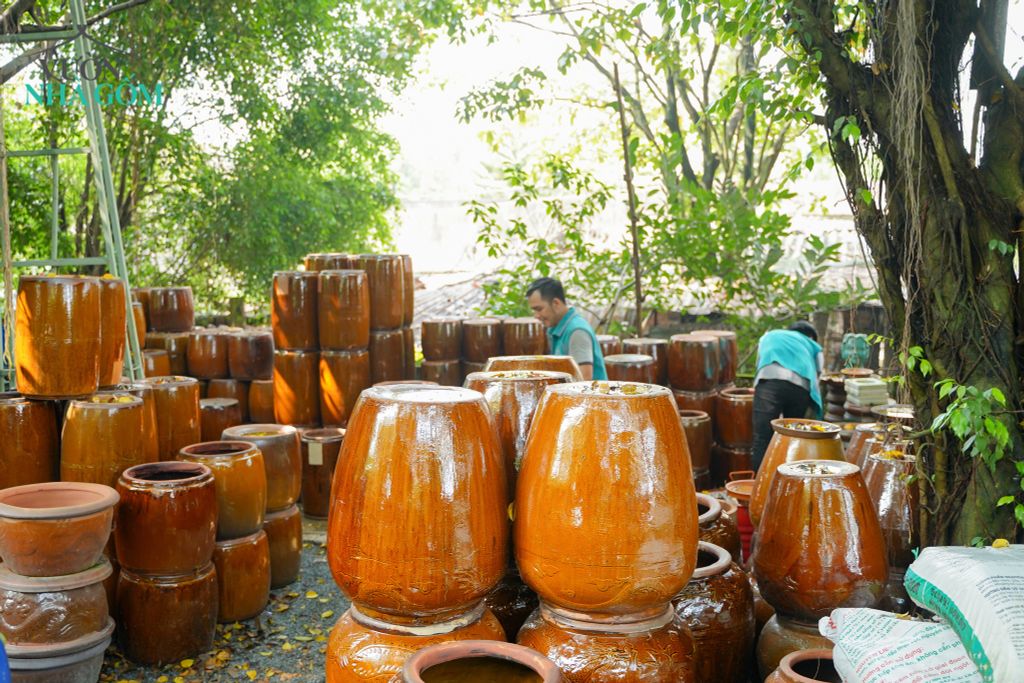 Men da lươn trên đồ gốm Lái Thiêu, đại diện cho màu sắc của kỉ niệm.