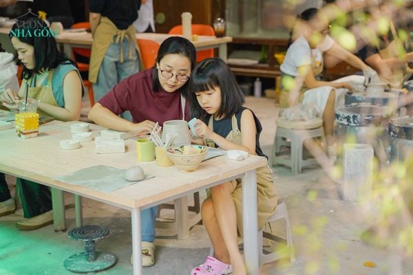 Tạm xa deadline, xa sóng Wi-Fi, ta về bên đất sét – nơi sóng cảm xúc luôn đầy vạch.
