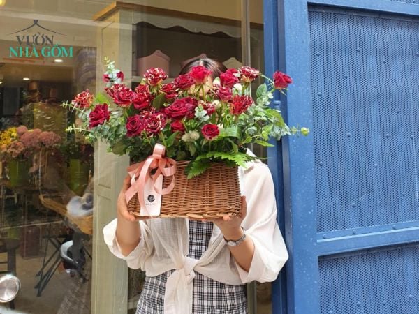 WORKSHOP | ROSES - BLOOMING IN THE SUMMER - Hoa hồng, gốm và làm sao để cắm được bình hoa đẹp