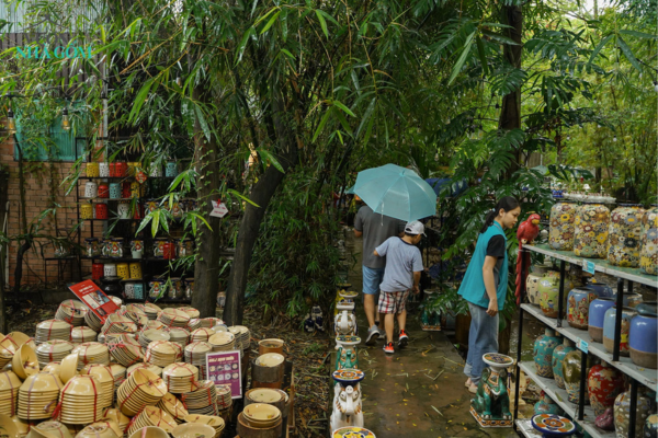 Nhiều nơi đã bắt đầu mùa mưa, gốm tại Vườn cũng thế...