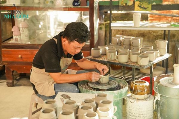 Bởi nơi đó... có một người