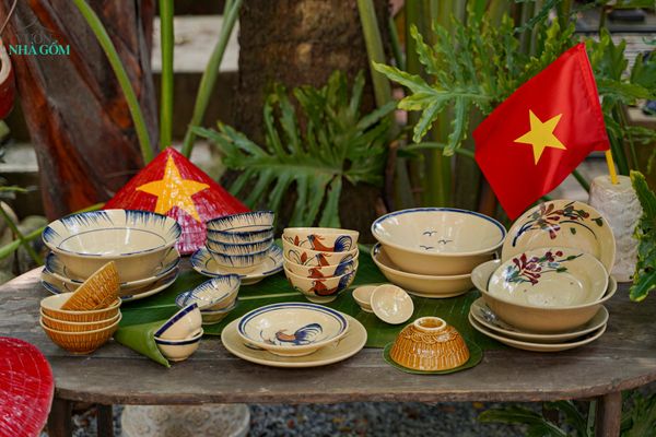 Set chén bát hoa dây tím – Nét bình dị trong gốm Nam Bộ