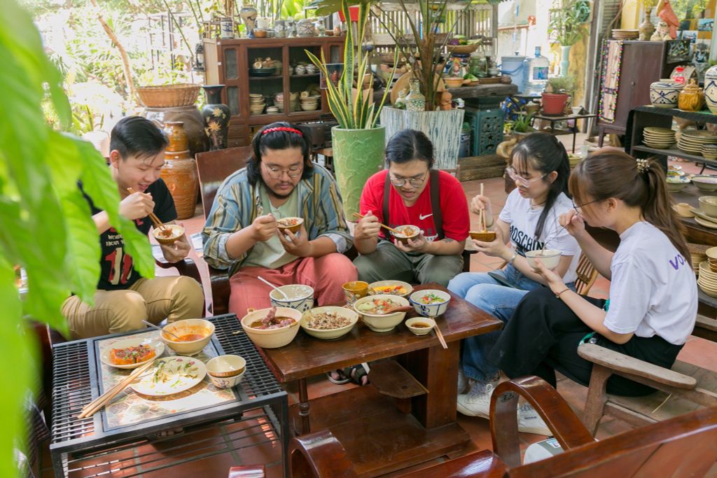 Gốm và Đời Sống | Cơm trưa mỗi ngày và bộ chén bát Lái Thiêu