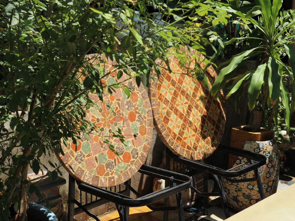 Chuyện gốm | Bàn ghế mosaic - độc đáo cho không gian nội, ngoại thất