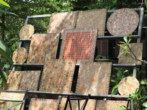 Chuyện gốm | Mosaic - Khúc dạo đầu trên bàn ghế ghép gạch